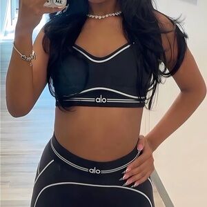 [NEVER WORN] All Black ALO Yoga Set White Trim [Size M]